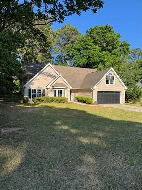 Homes For Sale - 2360 Huntington Drive<br/> Loganville, GA 30052