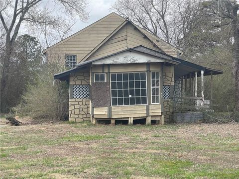 A home in Adairsville