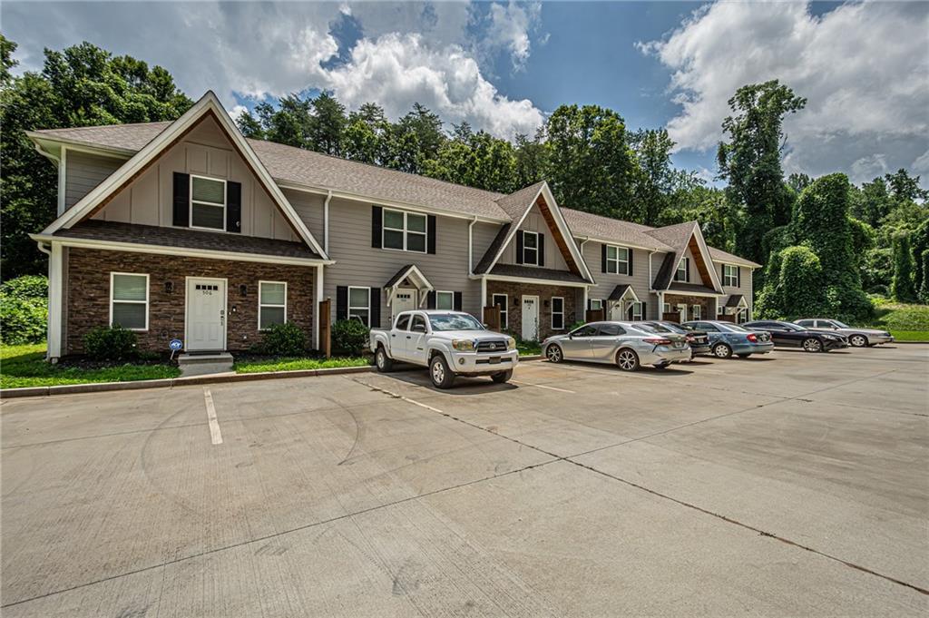 Welcome to your new home in the charming town of Dahlonega! This move-in-ready townhouse offers 2 spacious bedrooms, each with its own full bath, providing privacy and comfort. The main floor features a stylish electric fireplace and a convenient half bath. All kitchen appliances are included, making move-in effortless.
Enjoy low-maintenance living with lawn care included in rent. Perfectly located within walking distance to downtown Dahlonega, you'll have easy access to shops, dining, and entertainment. Plus, the Dahlonega Reservoir is less than a mile away, offering fantastic options for hiking and fishing.
Currently occupied but tenants are easy to work with to show.