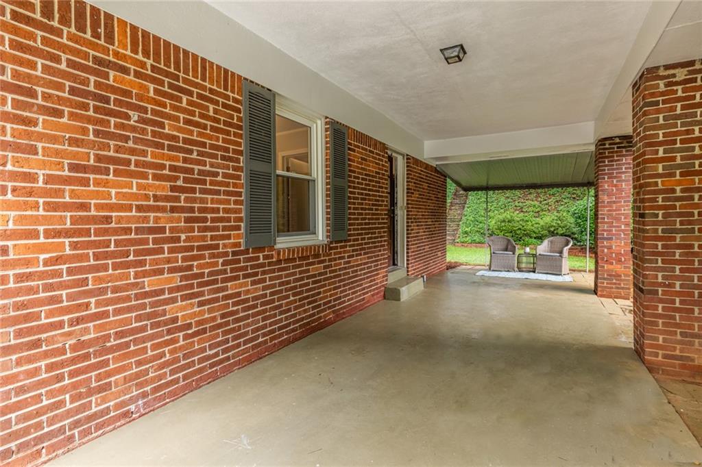 573 N Superior Avenue
