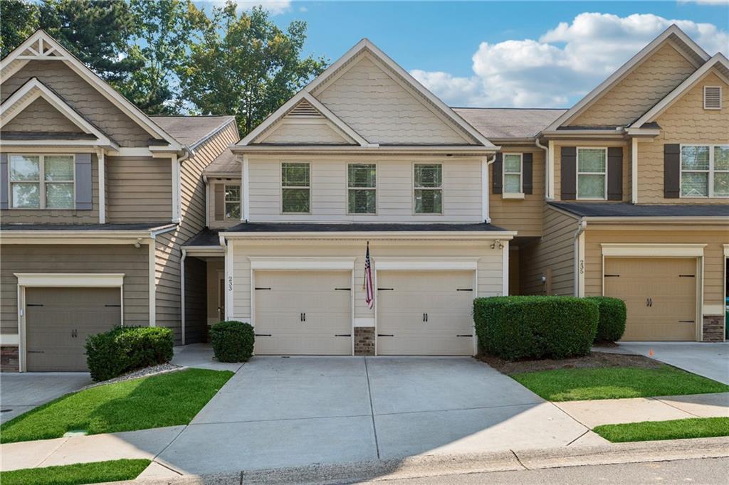 Beautifully maintained 3 bedroom, 2.5 bath townhome in Franklin Park at River Green. The main level features a bright and open layout with durable LVP flooring, a cozy living room with a gas log fireplace, and a kitchen that offers granite countertops, abundant cabinetry, and open flow into the breakfast room. From here, step out to the backyard that provides an open space for play or relaxation.
Upstairs, you’ll find all three bedrooms, including an oversized primary suite with a double vanity, walk-in shower, and soaking tub. Two spacious secondary bedrooms enjoy ample natural light and share a full bath.
This home is move-in ready with a neutral color palette throughout. The community amenities include 2 Pools with slides, walking trails, play grounds, trails, work out facility, planned events. The HOA manages Termite Bond, Landscape Maintenance and Contract, Gutter maintenance, and roof insurance. Ideally located just 5 miles from I-575 for easy interstate access and within minutes of schools, shopping, and dining.