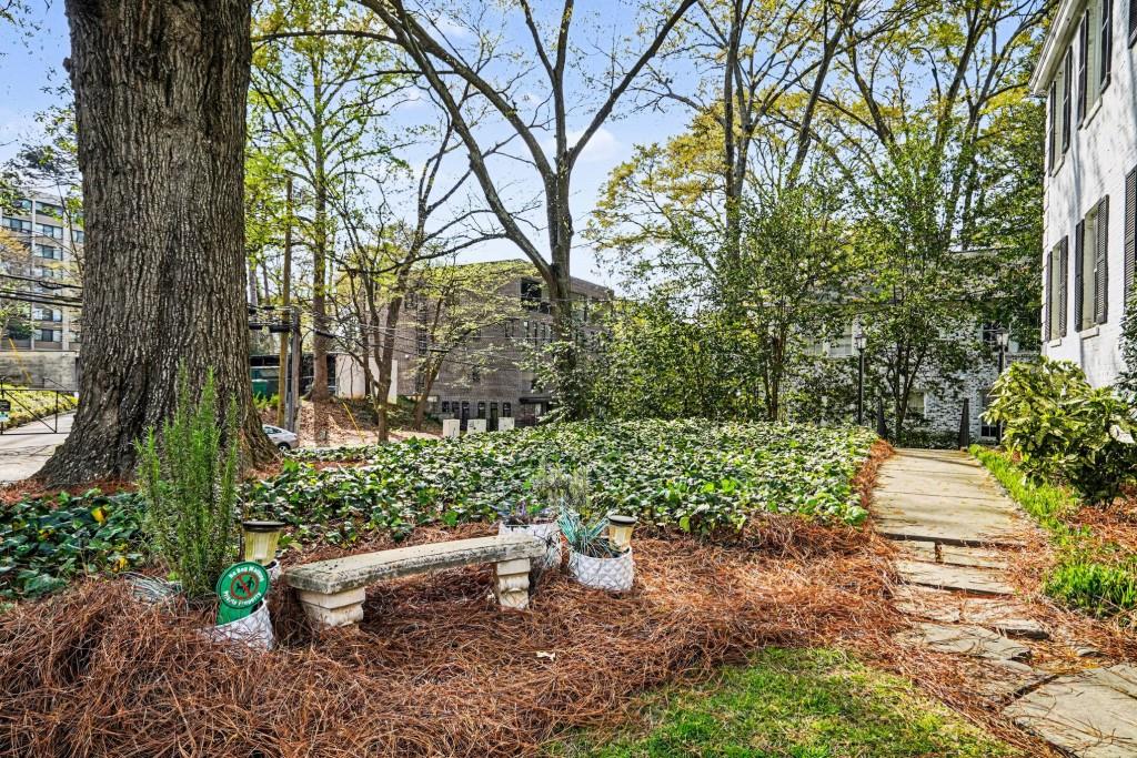 21 Peachtree Memorial Drive NW