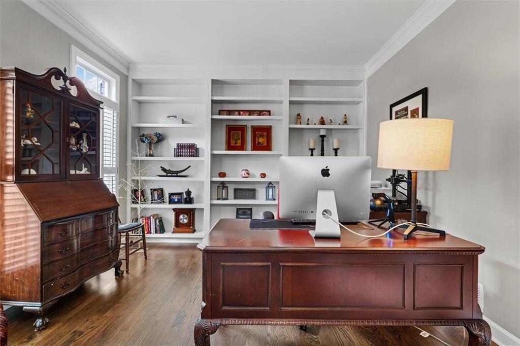 658 VININGS ESTATES Drive SE