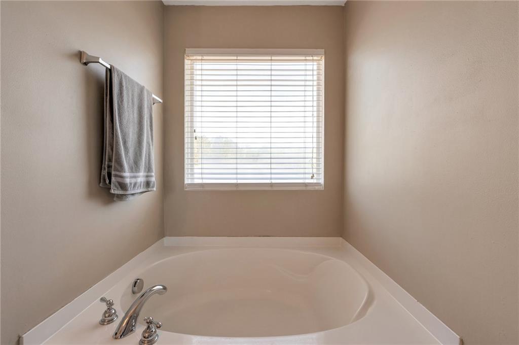310 Oak Leaf Place, Acworth, Georgia image 21