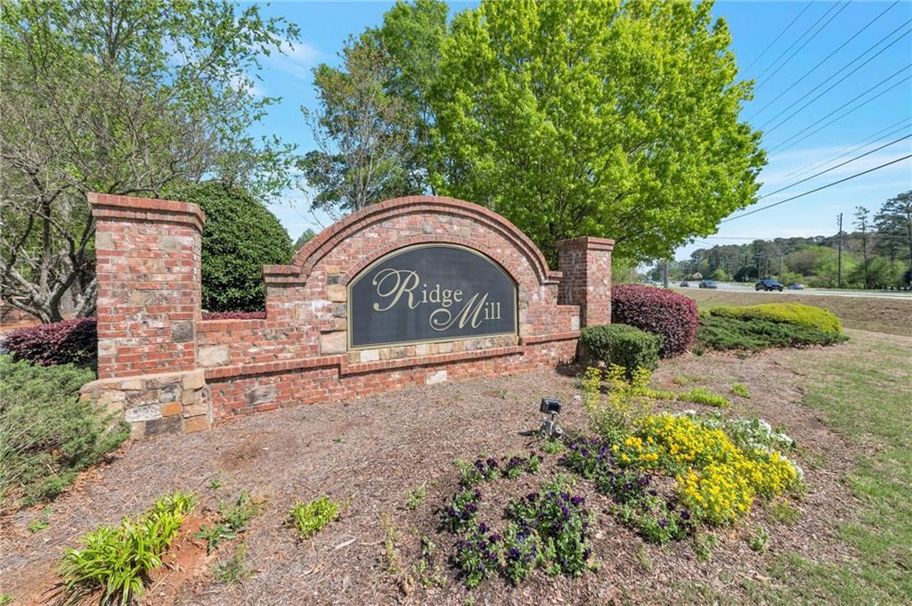 310 Oak Leaf Place, Acworth, Georgia image 1
