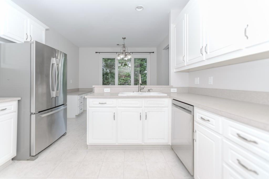 1122 Cayuga Court