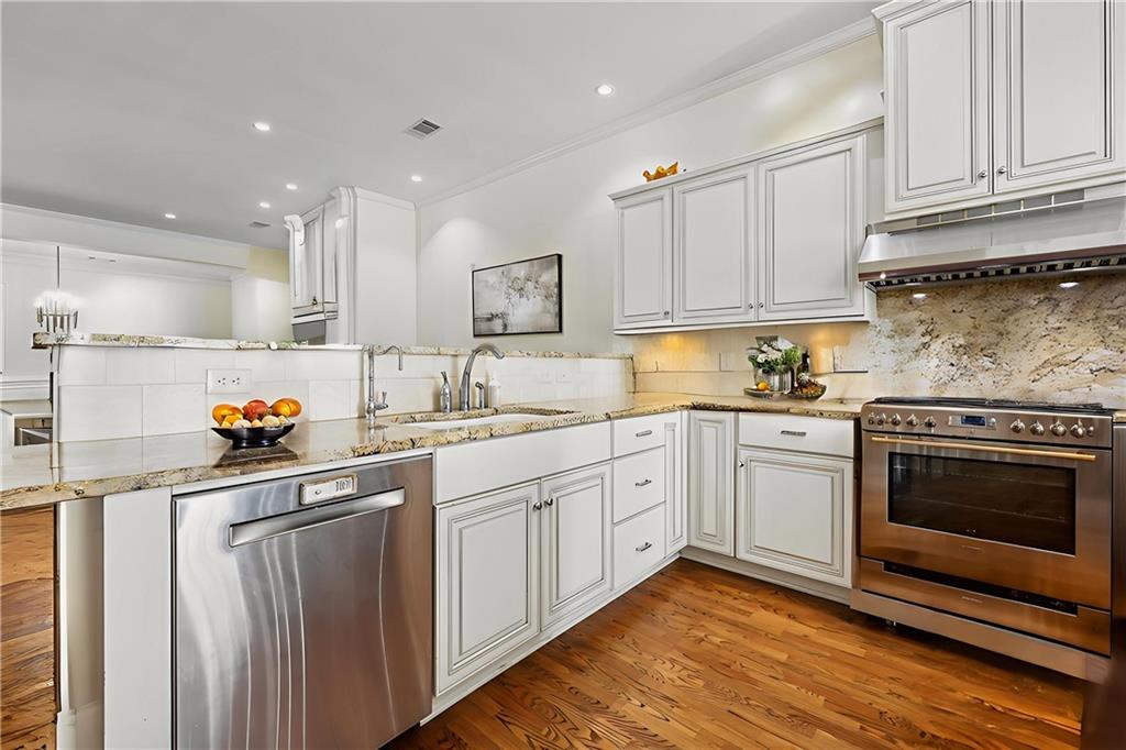 3127 Lenox Road NE 6