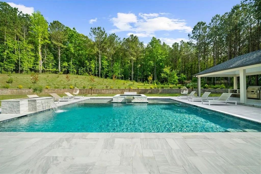 Loganville, Georgia 30052, United States, 5 Bedrooms Bedrooms, ,6 BathroomsBathrooms,Residential,Pending,132195