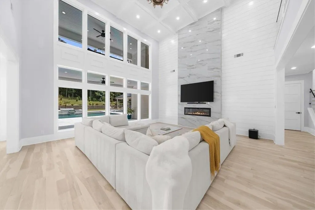 Loganville, Georgia 30052, United States, 5 Bedrooms Bedrooms, ,6 BathroomsBathrooms,Residential,Pending,132195