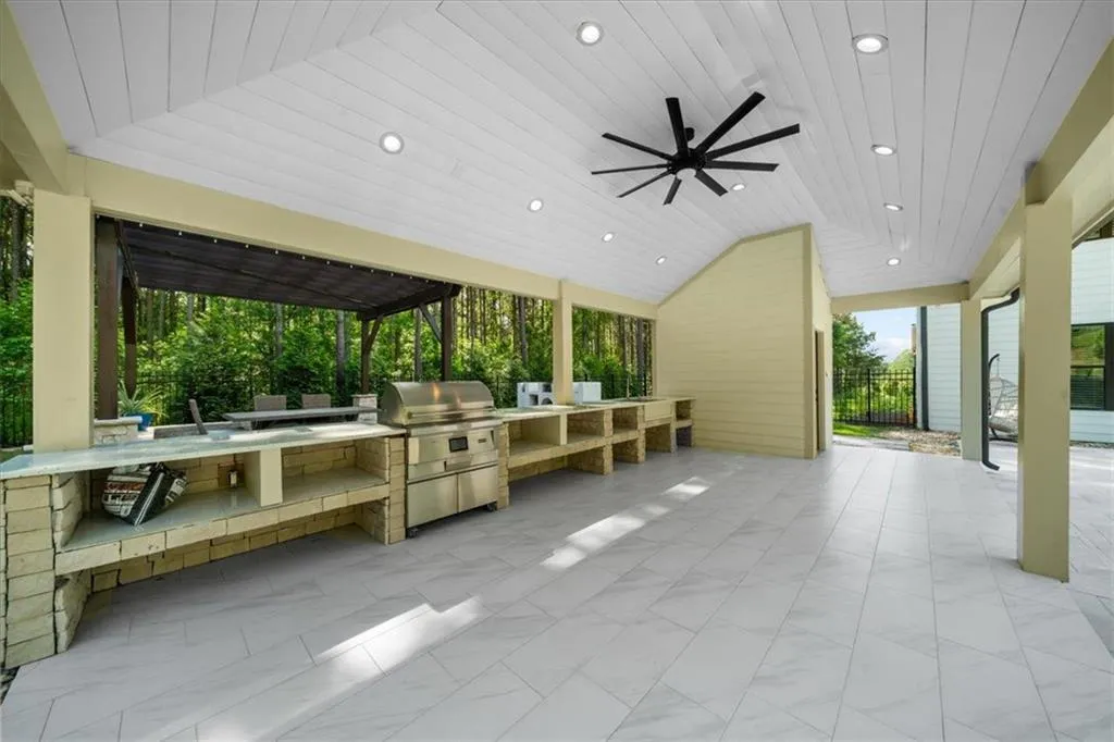 Loganville, Georgia 30052, United States, 5 Bedrooms Bedrooms, ,6 BathroomsBathrooms,Residential,Pending,132195