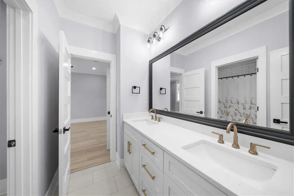 Loganville, Georgia 30052, United States, 5 Bedrooms Bedrooms, ,6 BathroomsBathrooms,Residential,Pending,132195