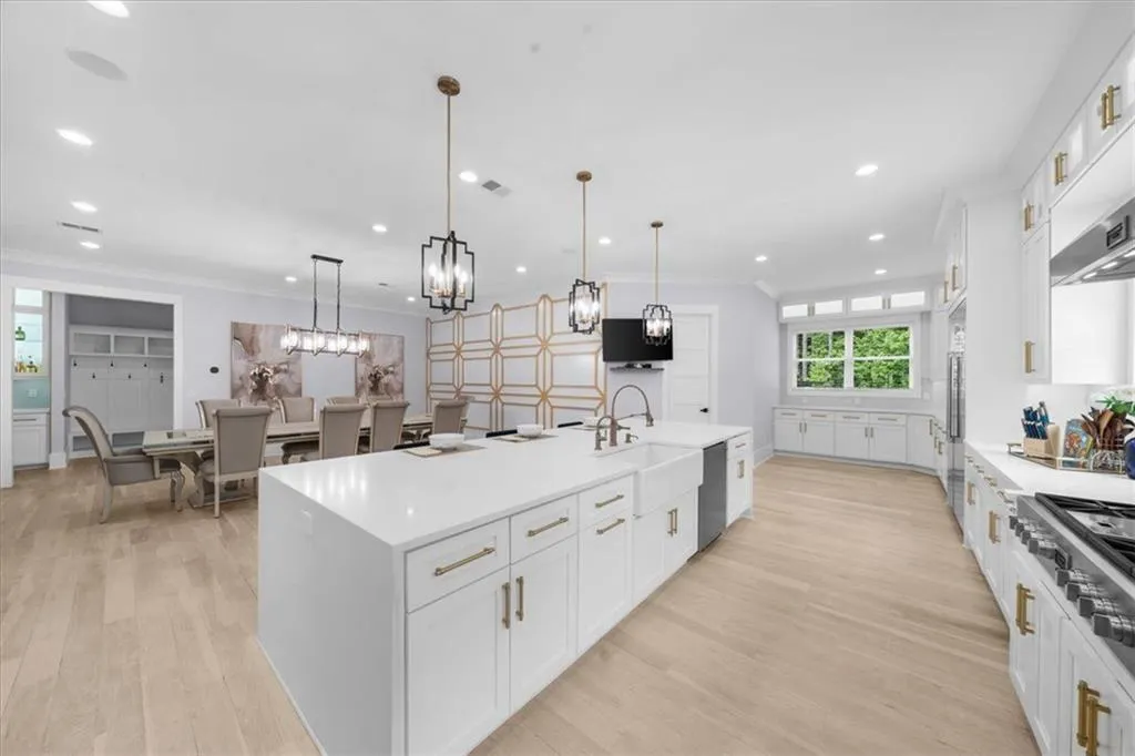 Loganville, Georgia 30052, United States, 5 Bedrooms Bedrooms, ,6 BathroomsBathrooms,Residential,Pending,132195