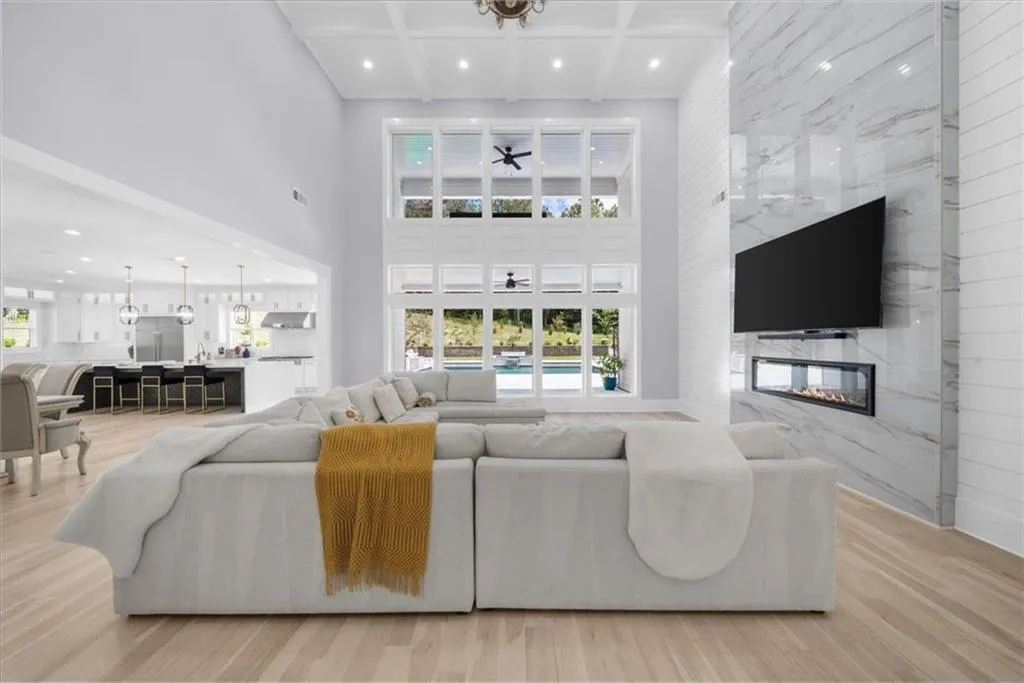 Loganville, Georgia 30052, United States, 5 Bedrooms Bedrooms, ,6 BathroomsBathrooms,Residential,Pending,132195