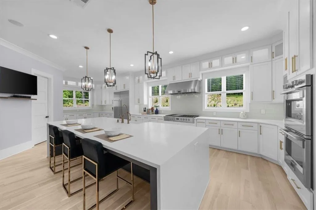 Loganville, Georgia 30052, United States, 5 Bedrooms Bedrooms, ,6 BathroomsBathrooms,Residential,Pending,132195