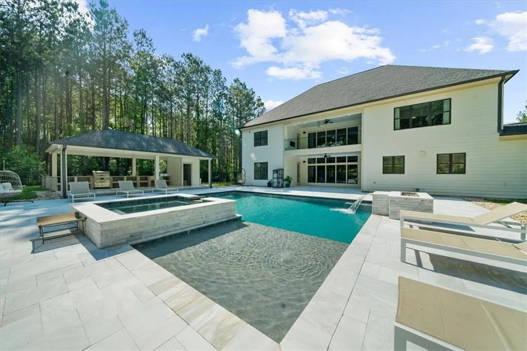 Loganville, Georgia 30052, United States, 5 Bedrooms Bedrooms, ,6 BathroomsBathrooms,Residential,Pending,132195