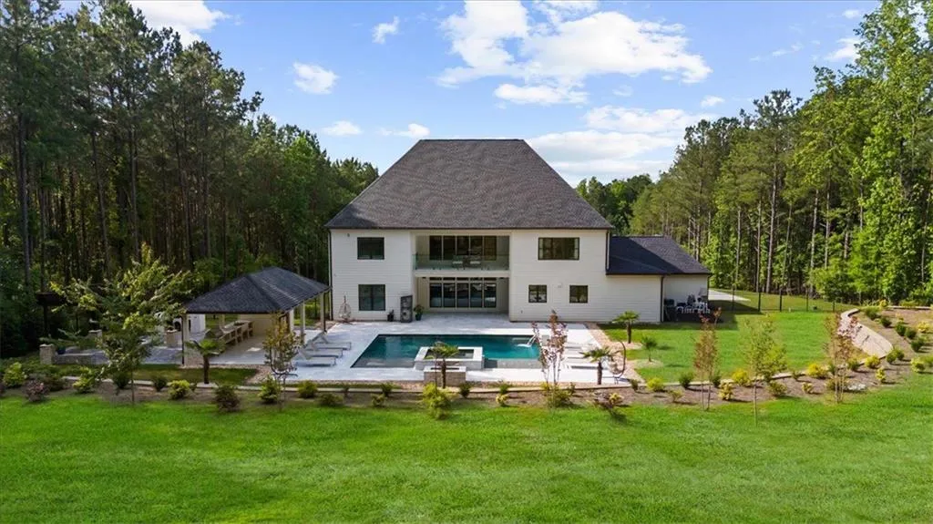 Loganville, Georgia 30052, United States, 5 Bedrooms Bedrooms, ,6 BathroomsBathrooms,Residential,Pending,132195