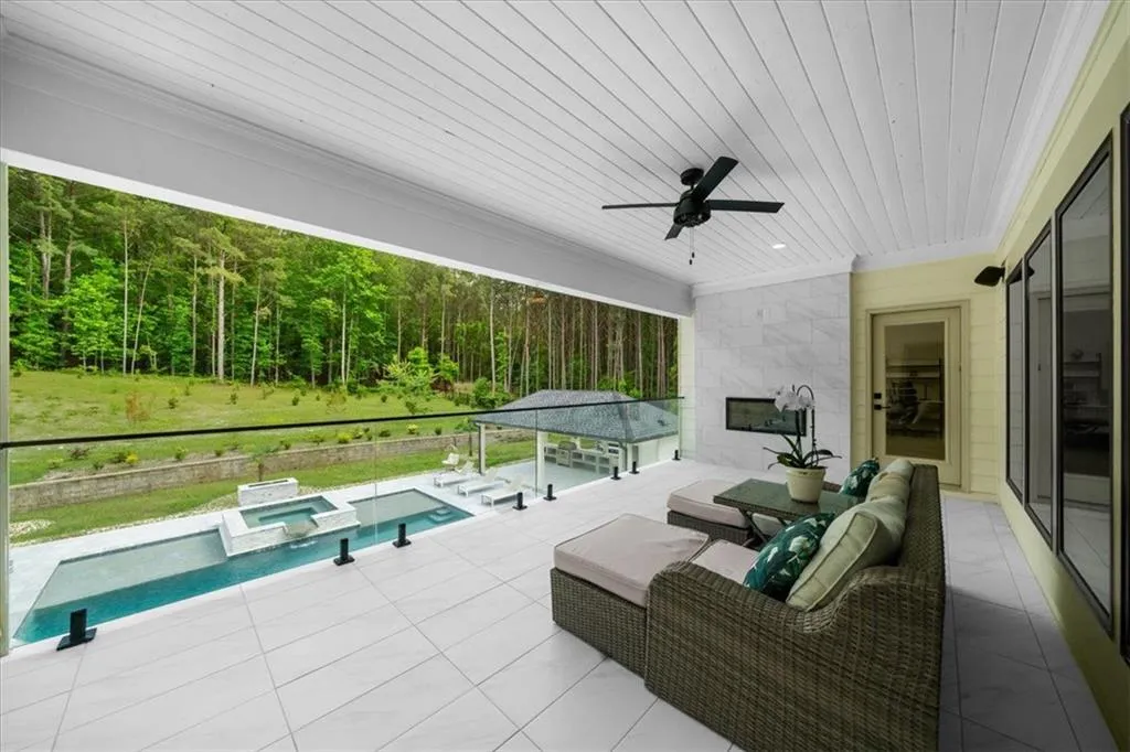 Loganville, Georgia 30052, United States, 5 Bedrooms Bedrooms, ,6 BathroomsBathrooms,Residential,Pending,132195