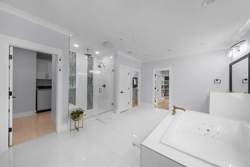 Loganville, Georgia 30052, United States, 5 Bedrooms Bedrooms, ,6 BathroomsBathrooms,Residential,Pending,132195