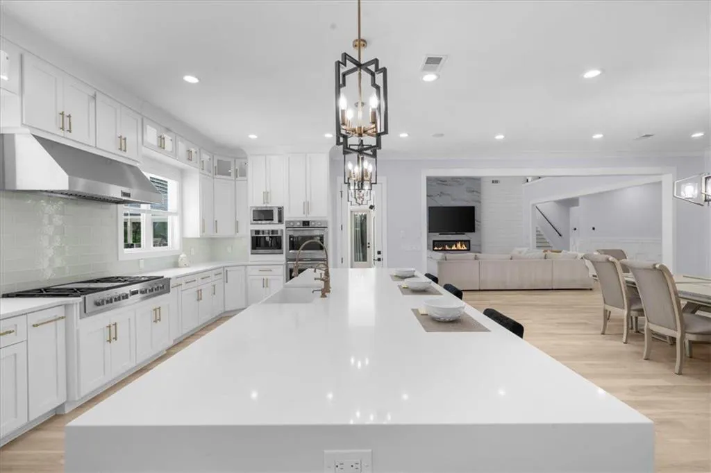 Loganville, Georgia 30052, United States, 5 Bedrooms Bedrooms, ,6 BathroomsBathrooms,Residential,Pending,132195