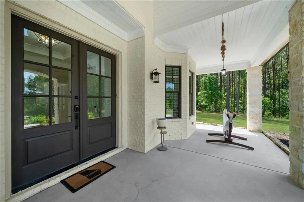 Loganville, Georgia 30052, United States, 5 Bedrooms Bedrooms, ,6 BathroomsBathrooms,Residential,Pending,132195