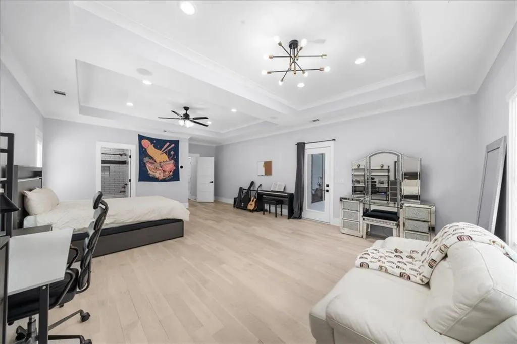 Loganville, Georgia 30052, United States, 5 Bedrooms Bedrooms, ,6 BathroomsBathrooms,Residential,Pending,132195