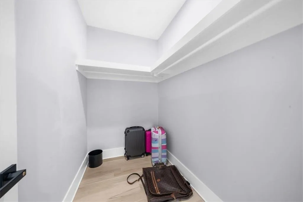 Loganville, Georgia 30052, United States, 5 Bedrooms Bedrooms, ,6 BathroomsBathrooms,Residential,Pending,132195