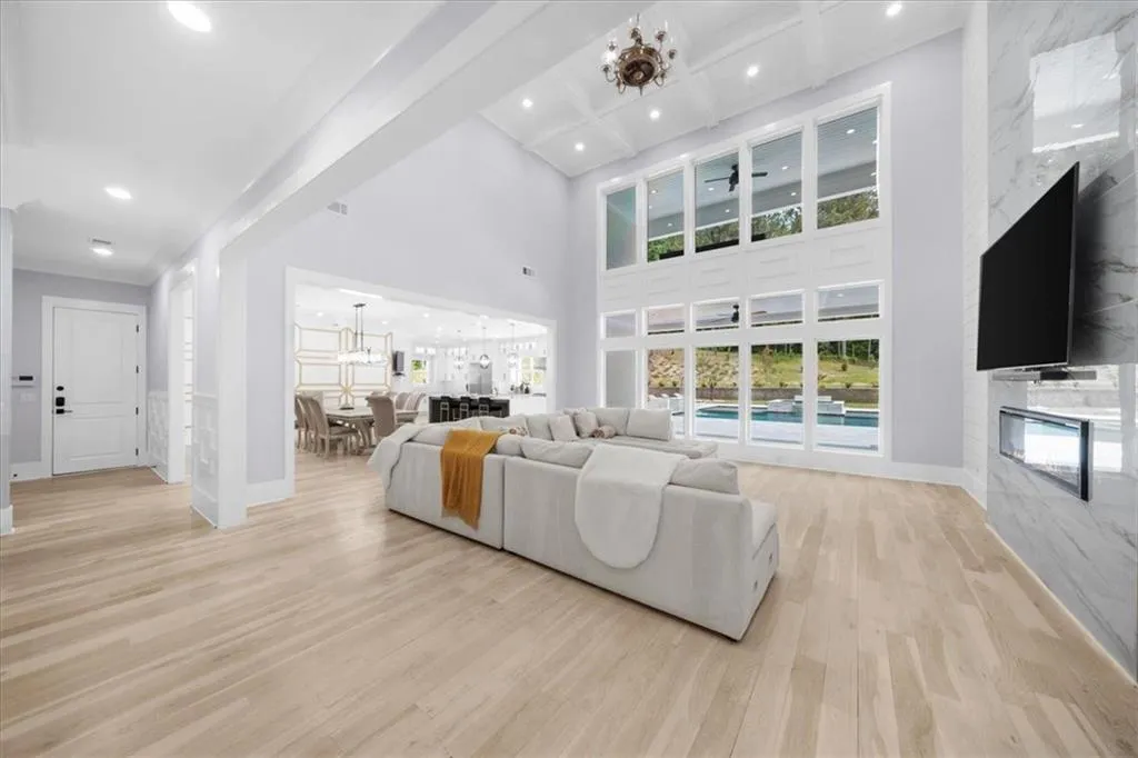 Loganville, Georgia 30052, United States, 5 Bedrooms Bedrooms, ,6 BathroomsBathrooms,Residential,Pending,132195