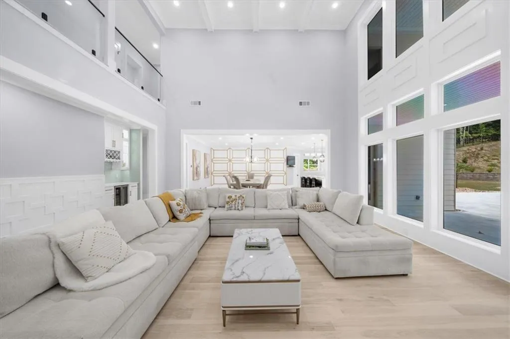 Loganville, Georgia 30052, United States, 5 Bedrooms Bedrooms, ,6 BathroomsBathrooms,Residential,Pending,132195