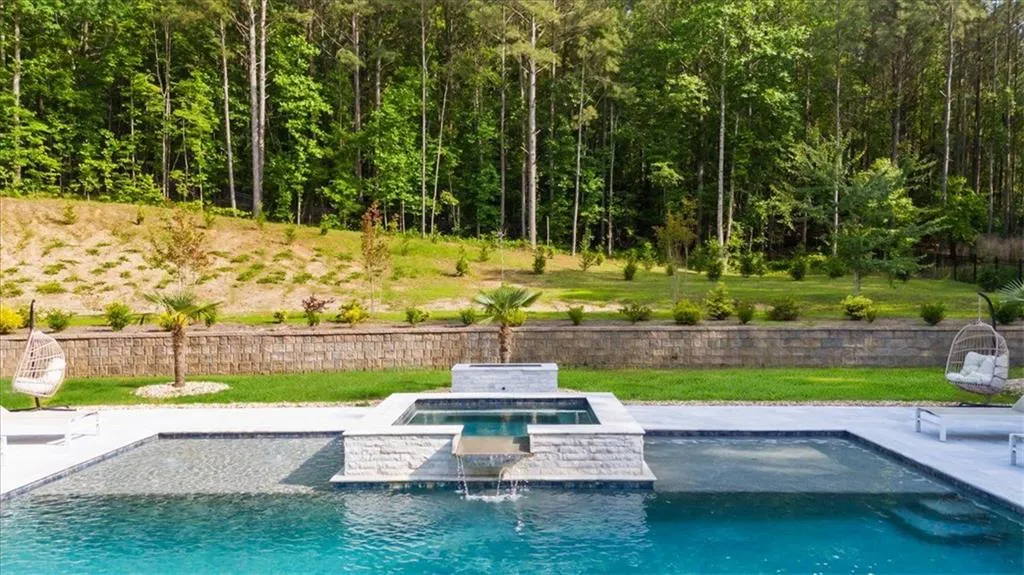 Loganville, Georgia 30052, United States, 5 Bedrooms Bedrooms, ,6 BathroomsBathrooms,Residential,Pending,132195