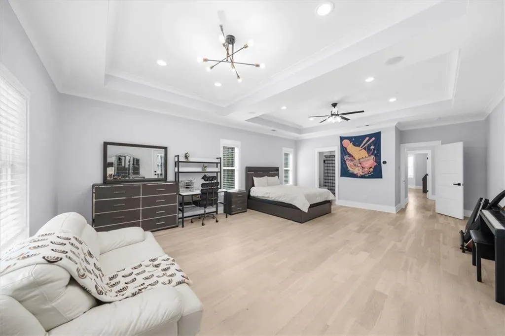 Loganville, Georgia 30052, United States, 5 Bedrooms Bedrooms, ,6 BathroomsBathrooms,Residential,Pending,132195