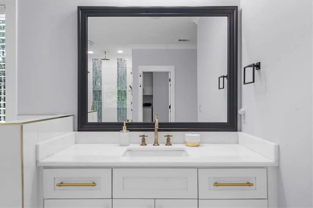 Loganville, Georgia 30052, United States, 5 Bedrooms Bedrooms, ,6 BathroomsBathrooms,Residential,Pending,132195