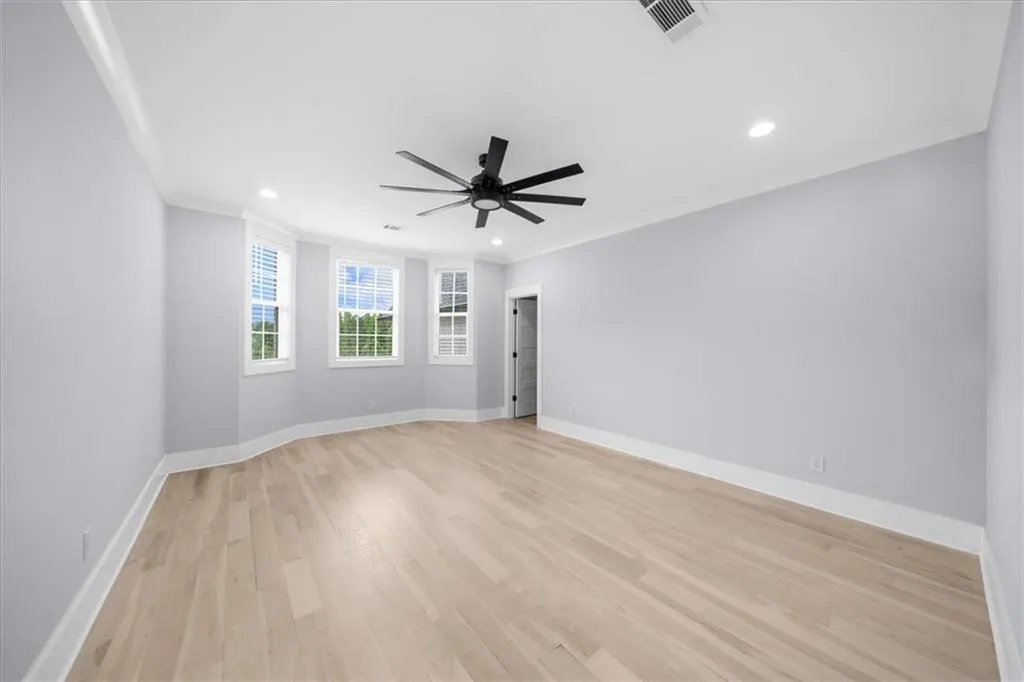 Loganville, Georgia 30052, United States, 5 Bedrooms Bedrooms, ,6 BathroomsBathrooms,Residential,Pending,132195