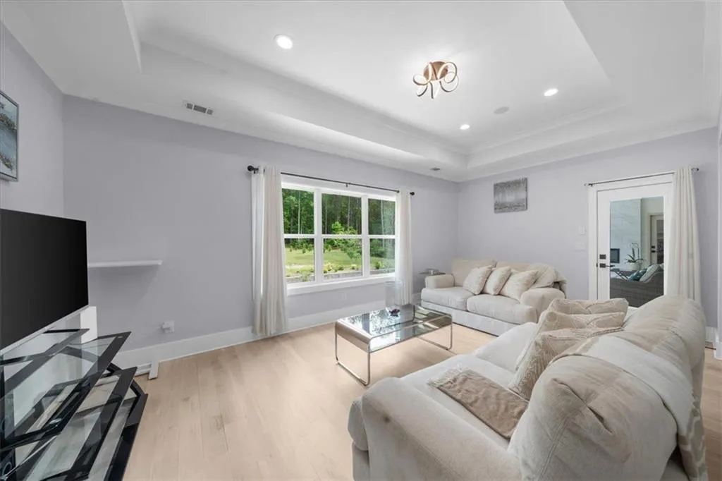 Loganville, Georgia 30052, United States, 5 Bedrooms Bedrooms, ,6 BathroomsBathrooms,Residential,Pending,132195