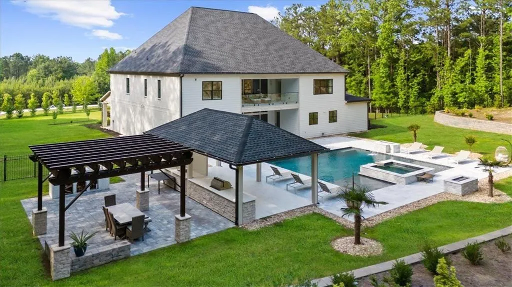 Loganville, Georgia 30052, United States, 5 Bedrooms Bedrooms, ,6 BathroomsBathrooms,Residential,Pending,132195