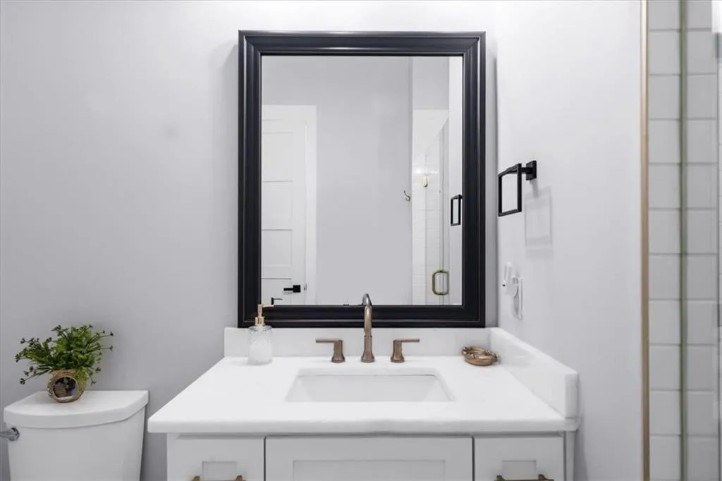 Loganville, Georgia 30052, United States, 5 Bedrooms Bedrooms, ,6 BathroomsBathrooms,Residential,Pending,132195