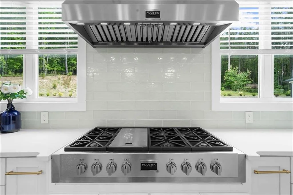 Loganville, Georgia 30052, United States, 5 Bedrooms Bedrooms, ,6 BathroomsBathrooms,Residential,Pending,132195