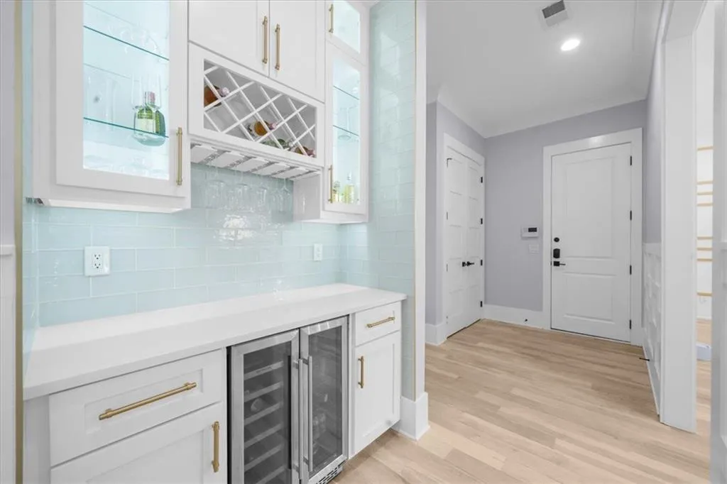 Loganville, Georgia 30052, United States, 5 Bedrooms Bedrooms, ,6 BathroomsBathrooms,Residential,Pending,132195