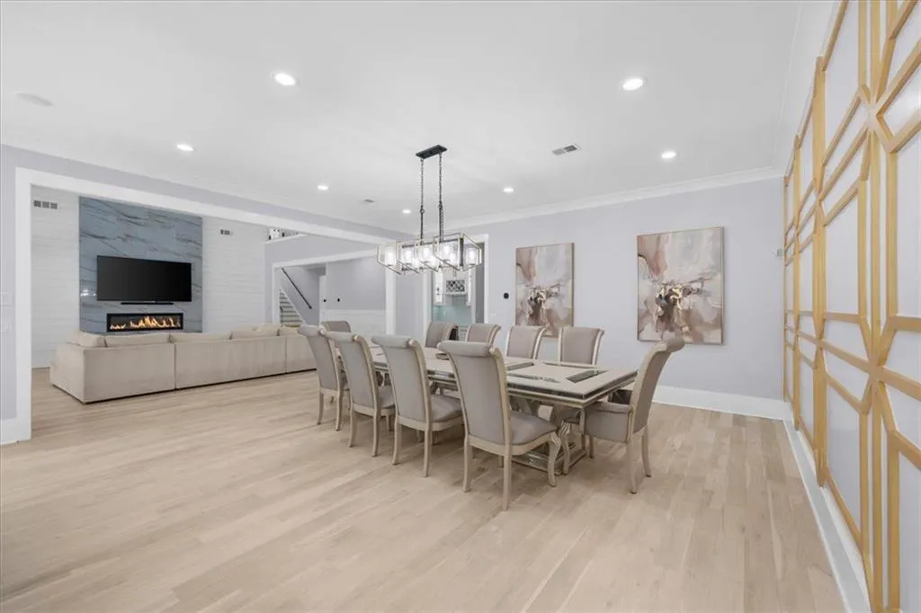 Loganville, Georgia 30052, United States, 5 Bedrooms Bedrooms, ,6 BathroomsBathrooms,Residential,Pending,132195