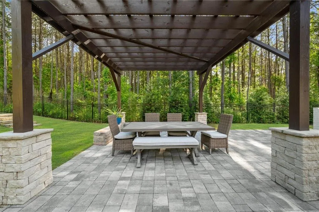 Loganville, Georgia 30052, United States, 5 Bedrooms Bedrooms, ,6 BathroomsBathrooms,Residential,Pending,132195