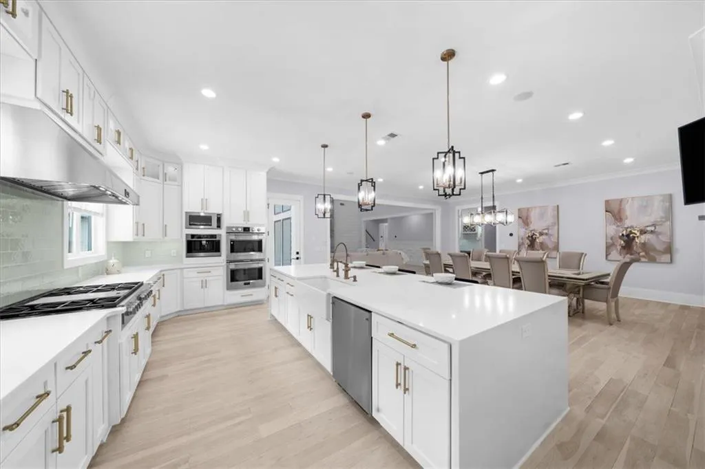 Loganville, Georgia 30052, United States, 5 Bedrooms Bedrooms, ,6 BathroomsBathrooms,Residential,Pending,132195