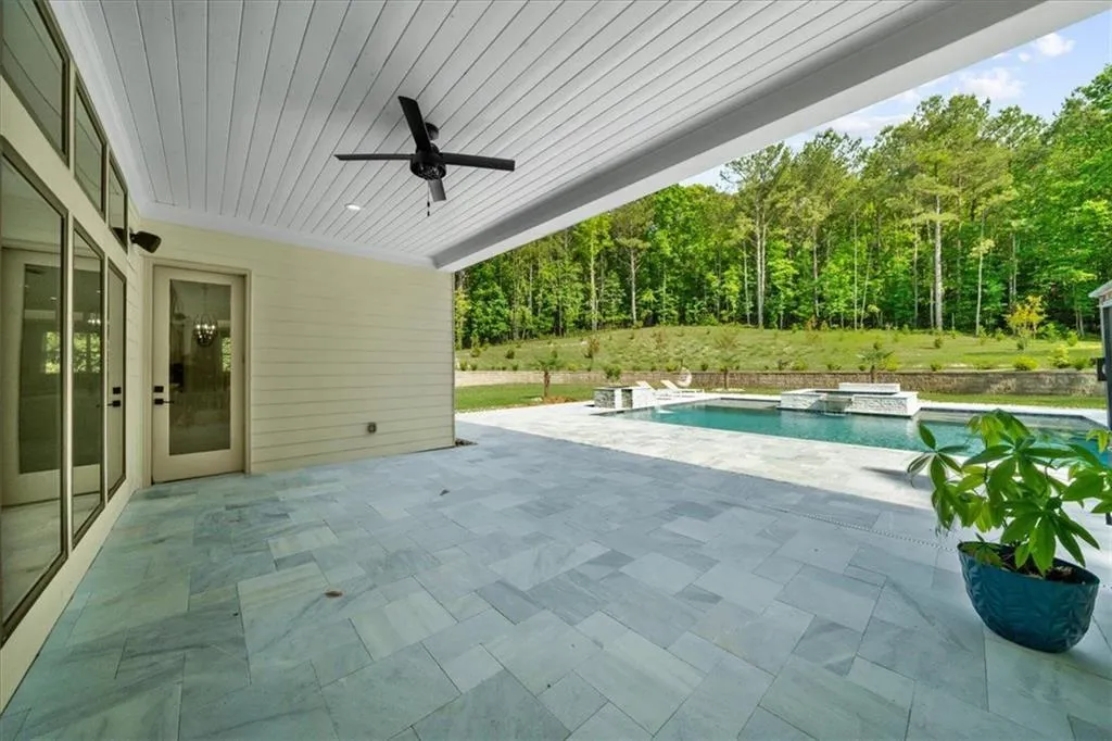 Loganville, Georgia 30052, United States, 5 Bedrooms Bedrooms, ,6 BathroomsBathrooms,Residential,Pending,132195