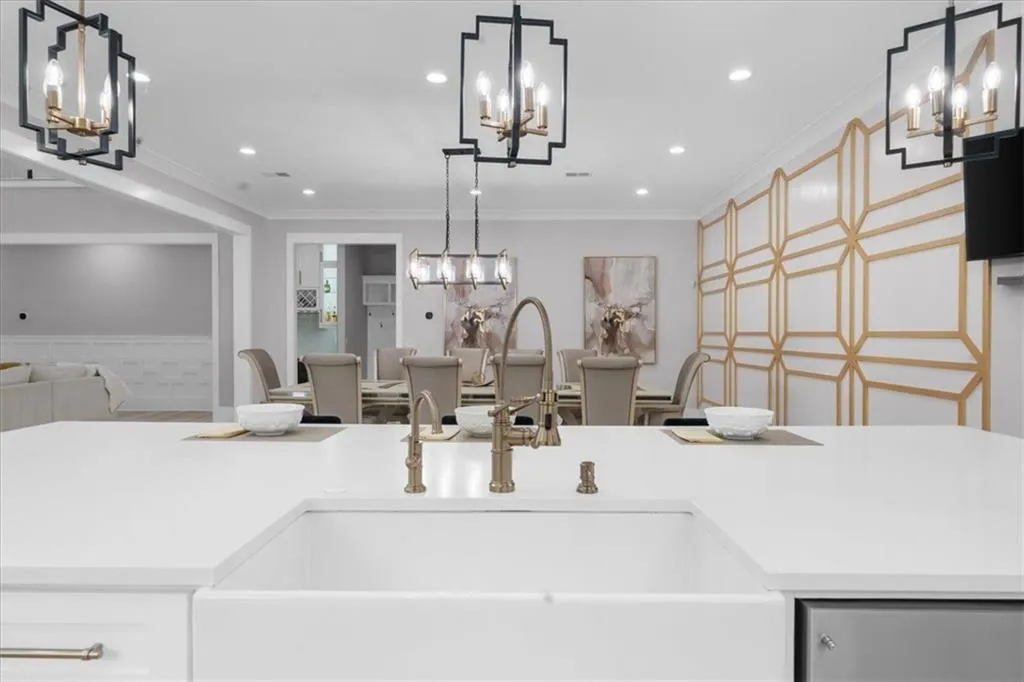 Loganville, Georgia 30052, United States, 5 Bedrooms Bedrooms, ,6 BathroomsBathrooms,Residential,Pending,132195