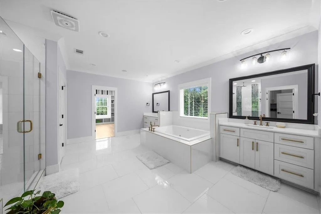 Loganville, Georgia 30052, United States, 5 Bedrooms Bedrooms, ,6 BathroomsBathrooms,Residential,Pending,132195