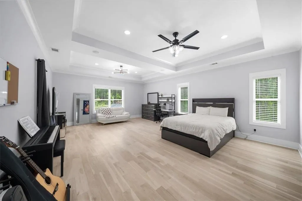 Loganville, Georgia 30052, United States, 5 Bedrooms Bedrooms, ,6 BathroomsBathrooms,Residential,Pending,132195