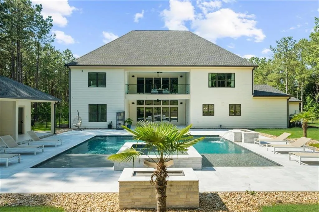 Loganville, Georgia 30052, United States, 5 Bedrooms Bedrooms, ,6 BathroomsBathrooms,Residential,Pending,132195