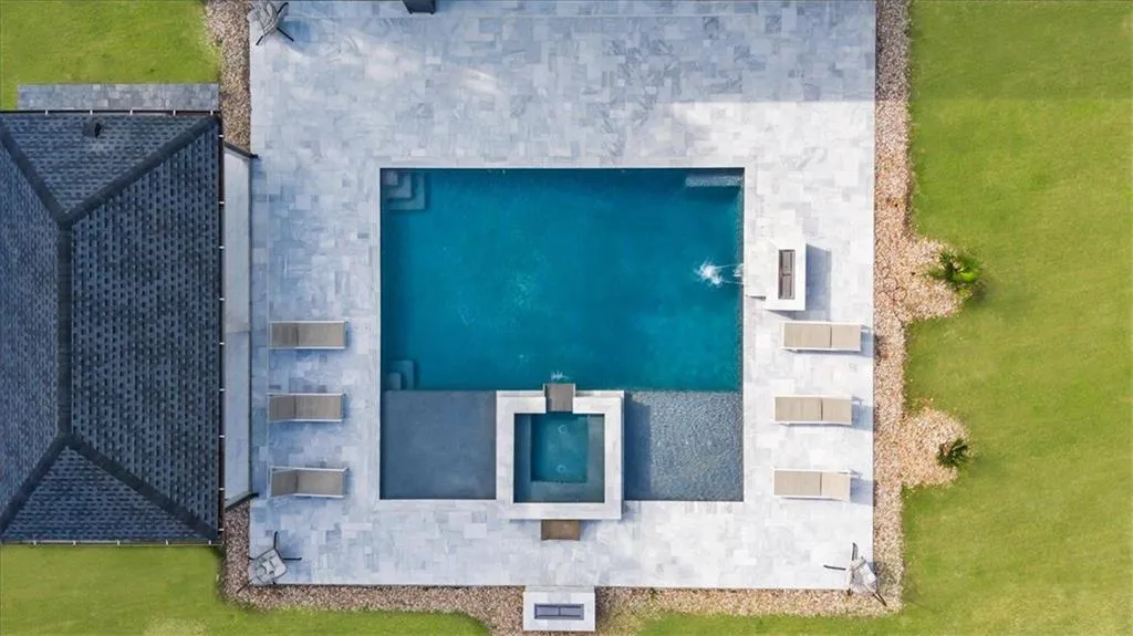 Loganville, Georgia 30052, United States, 5 Bedrooms Bedrooms, ,6 BathroomsBathrooms,Residential,Pending,132195