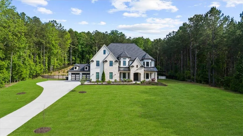 Loganville, Georgia 30052, United States, 5 Bedrooms Bedrooms, ,6 BathroomsBathrooms,Residential,Pending,132195