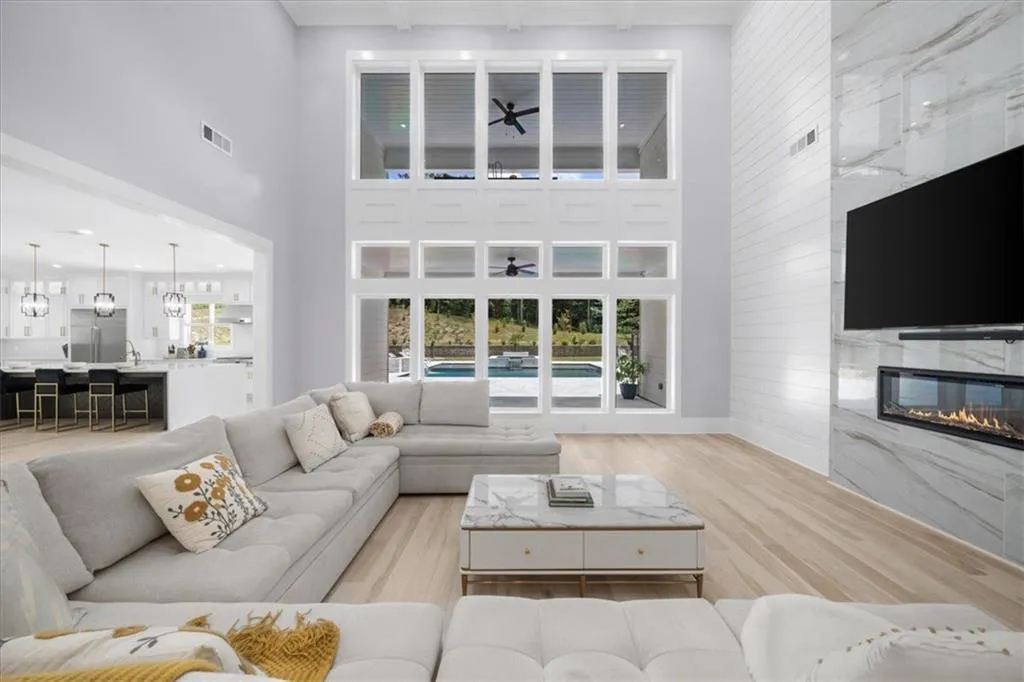 Loganville, Georgia 30052, United States, 5 Bedrooms Bedrooms, ,6 BathroomsBathrooms,Residential,Pending,132195