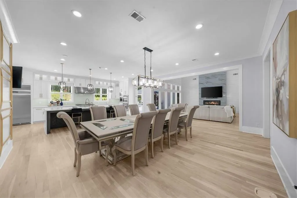 Loganville, Georgia 30052, United States, 5 Bedrooms Bedrooms, ,6 BathroomsBathrooms,Residential,Pending,132195