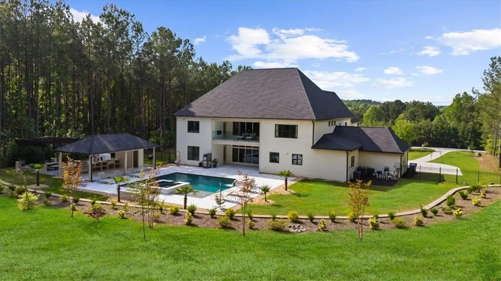 Loganville, Georgia 30052, United States, 5 Bedrooms Bedrooms, ,6 BathroomsBathrooms,Residential,Pending,132195